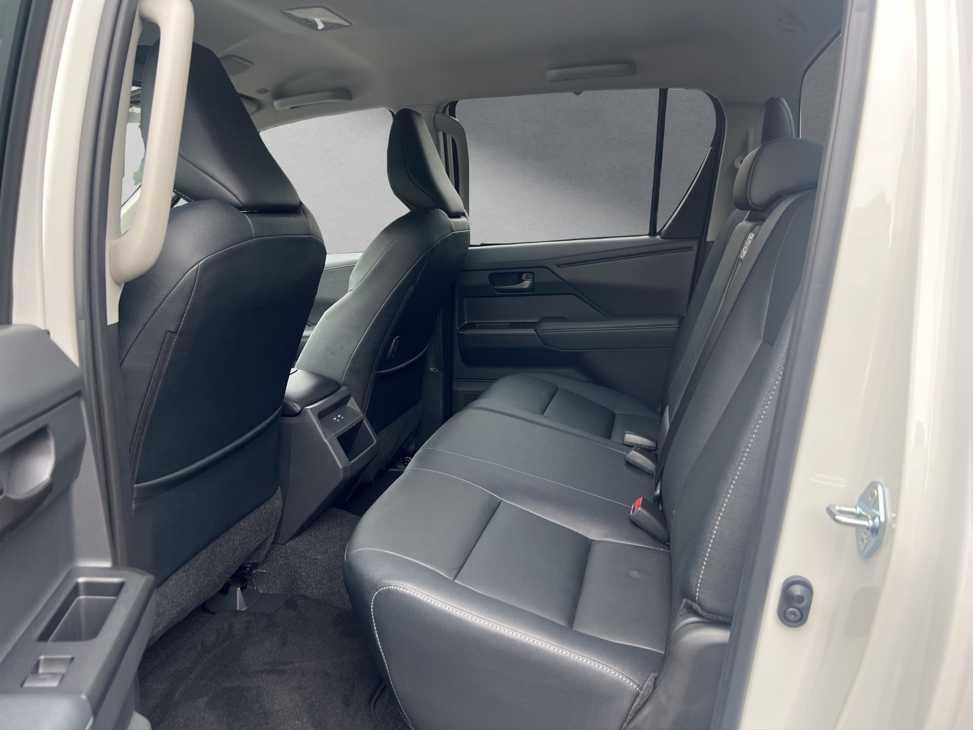 TOYOTA Hilux Double Cab.-Pick-up 59KWh Style-image-9