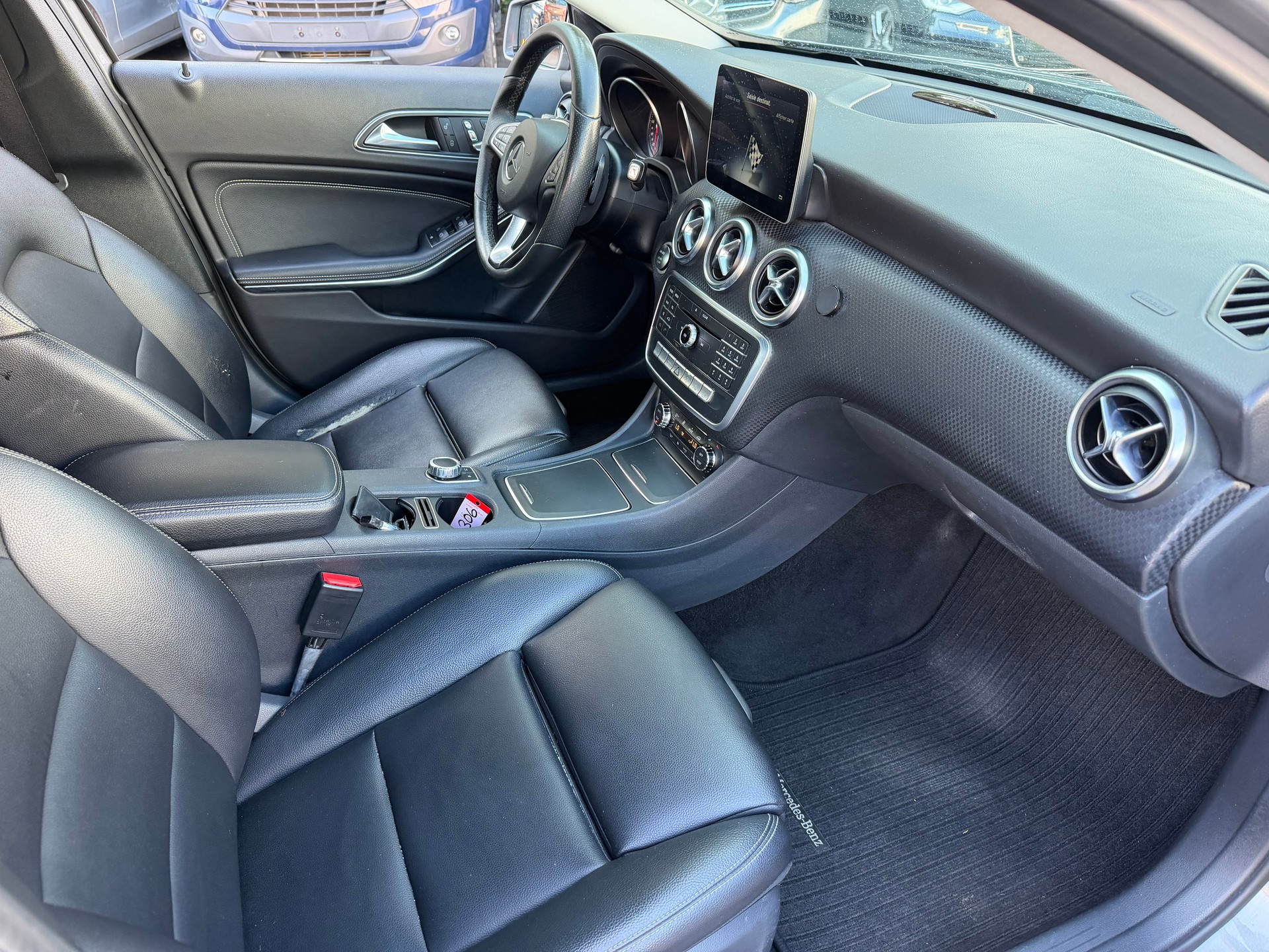 MERCEDES-BENZ A 220 d Urban 4Matic 7G-DCT-image-9