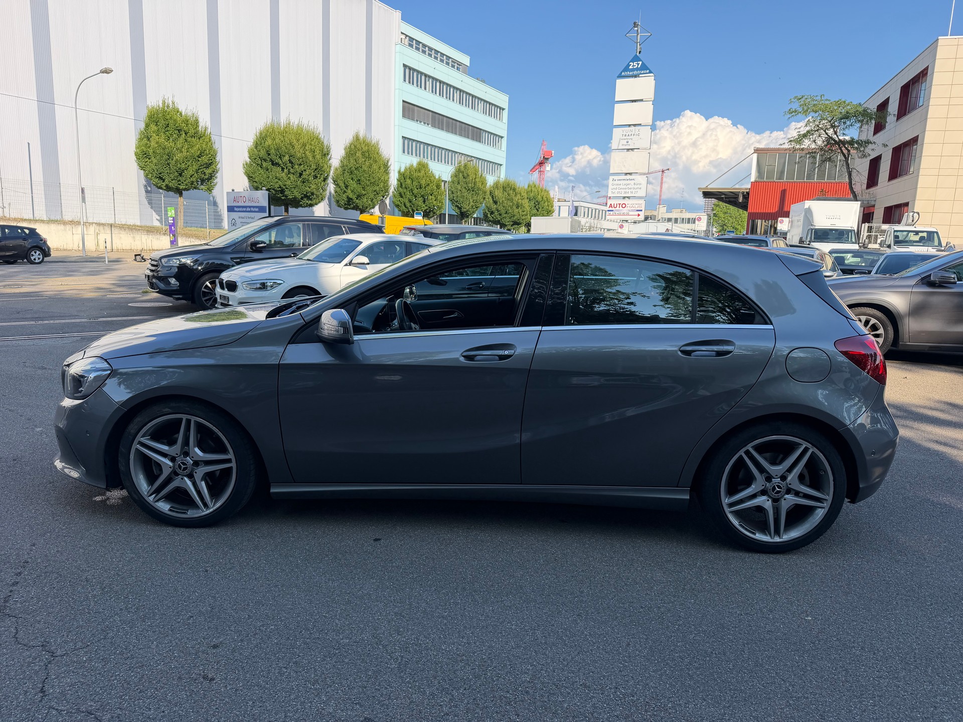 MERCEDES-BENZ A 220 d Urban 4Matic 7G-DCT-image-4