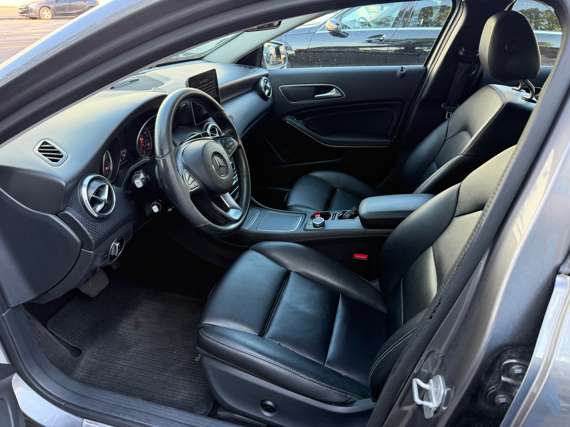 MERCEDES-BENZ A 220 d Urban 4Matic 7G-DCT-image-13