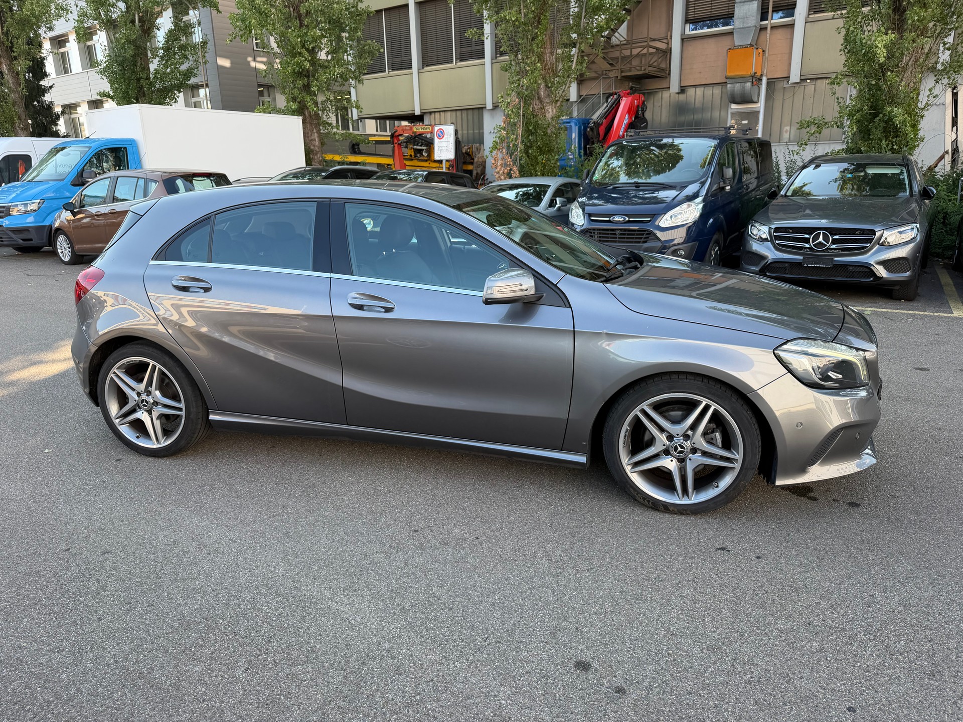 MERCEDES-BENZ A 220 d Urban 4Matic 7G-DCT-image-3