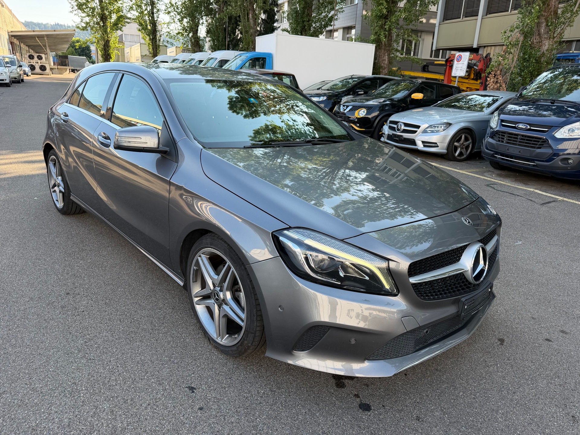 MERCEDES-BENZ A 220 d Urban 4Matic 7G-DCT-image-2