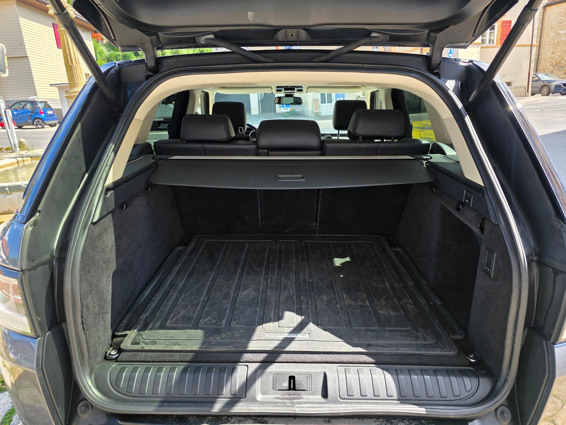 LAND ROVER Range Rover Sport 3.0 SDV6 HSE Automatic-image-12