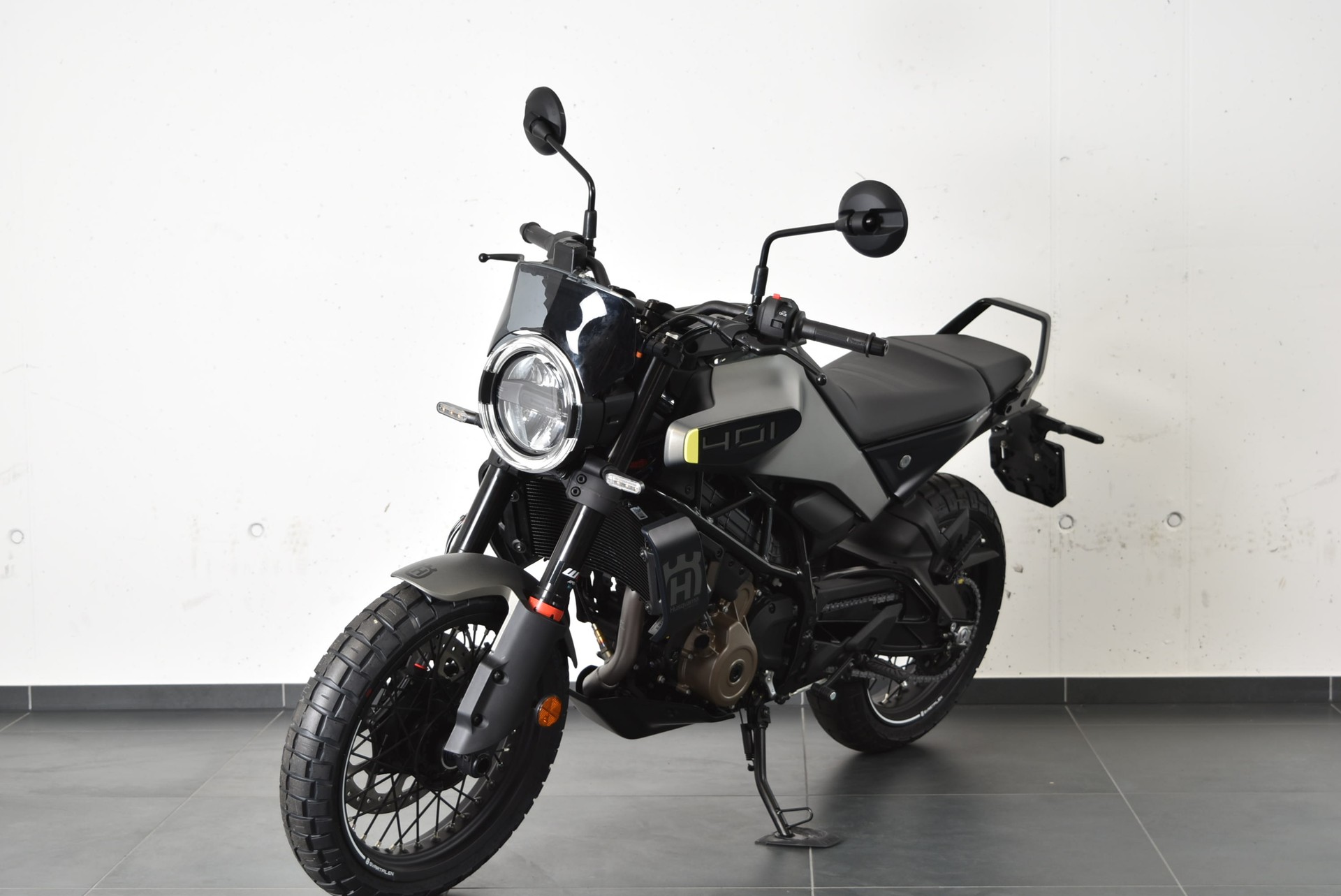 HUSQVARNA SVARTPILEN 401-showroom-element-1