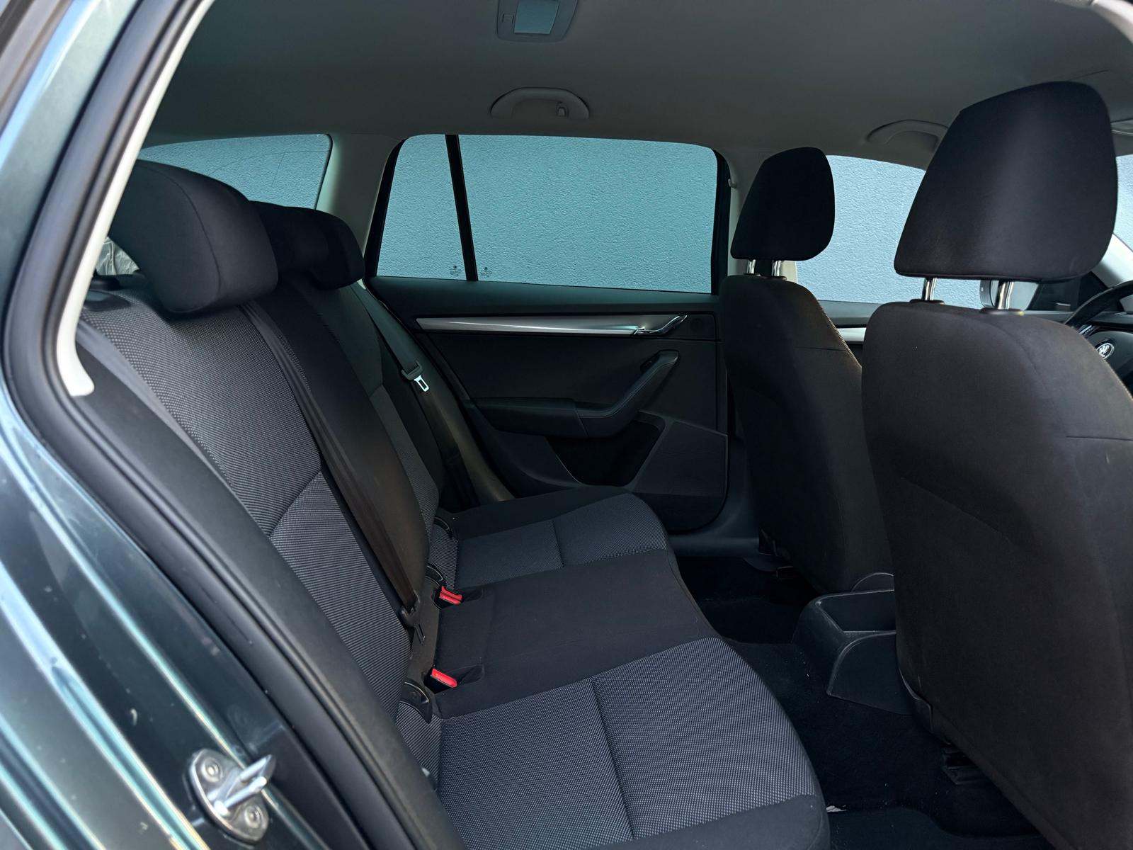 SKODA Octavia Combi 1.4 TSI Active-image-10