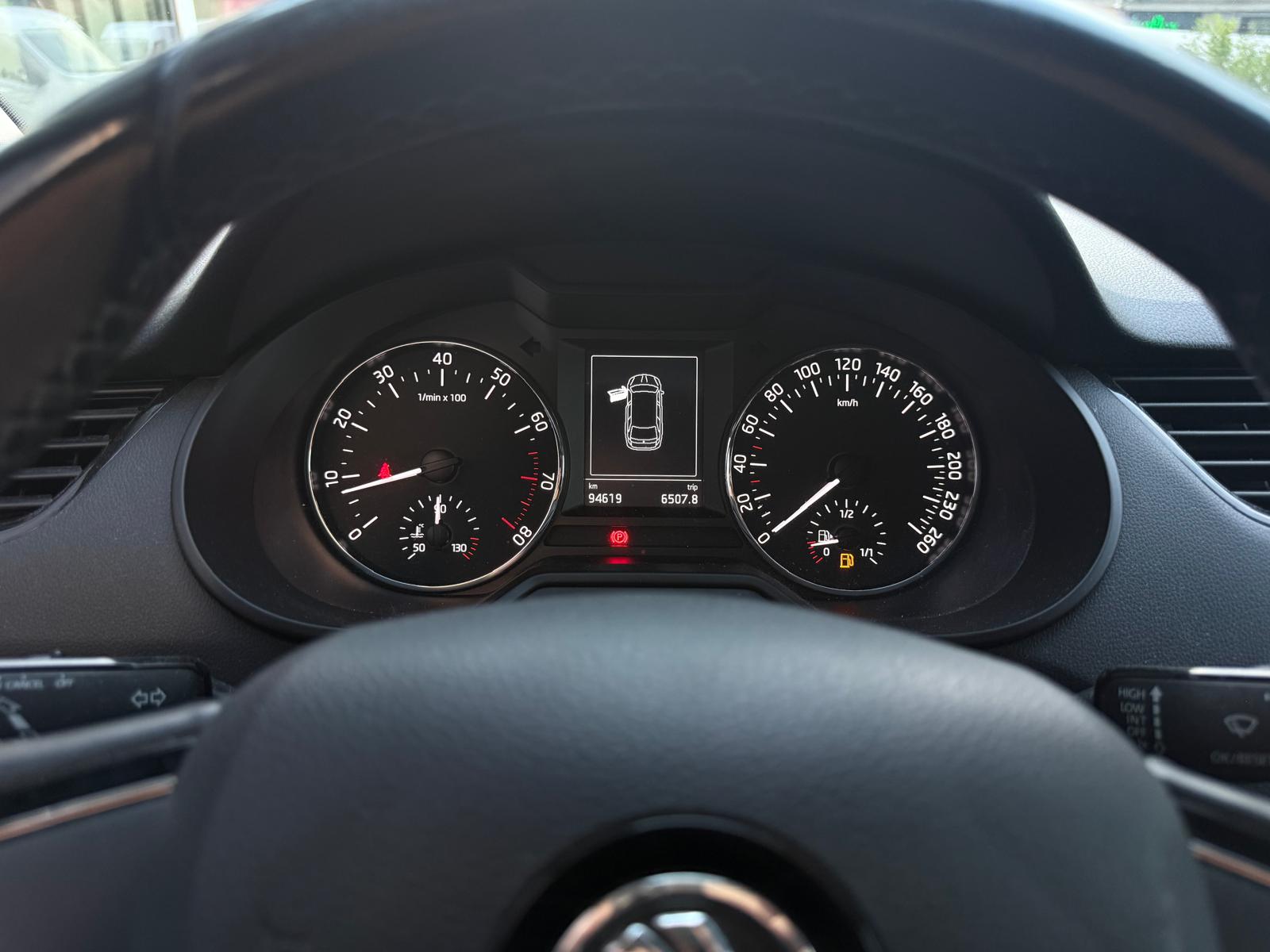 SKODA Octavia Combi 1.4 TSI Active-image-5