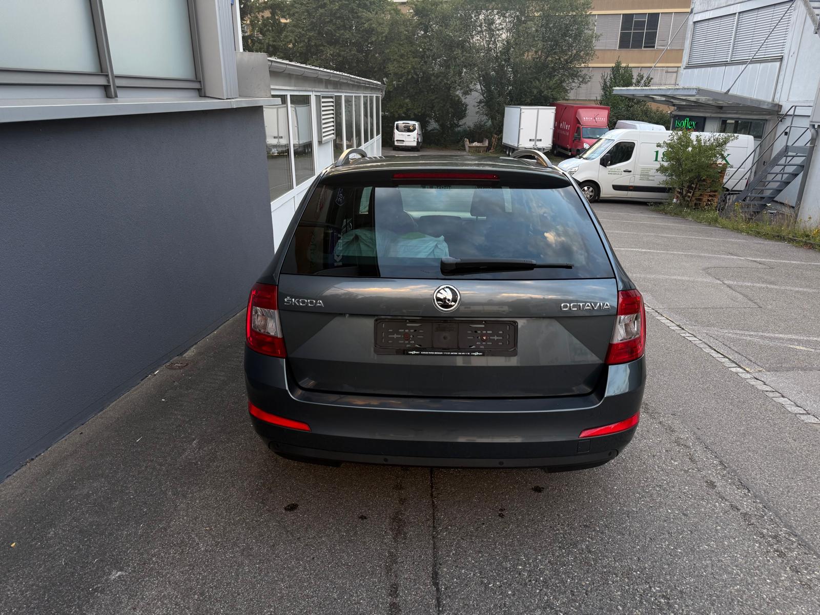SKODA Octavia Combi 1.4 TSI Active-image-4