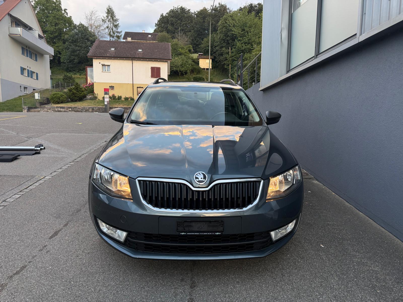 SKODA Octavia Combi 1.4 TSI Active-image-3