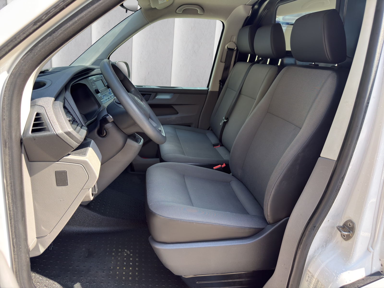 VW T6.1 2.0 TDI Entry-image-6