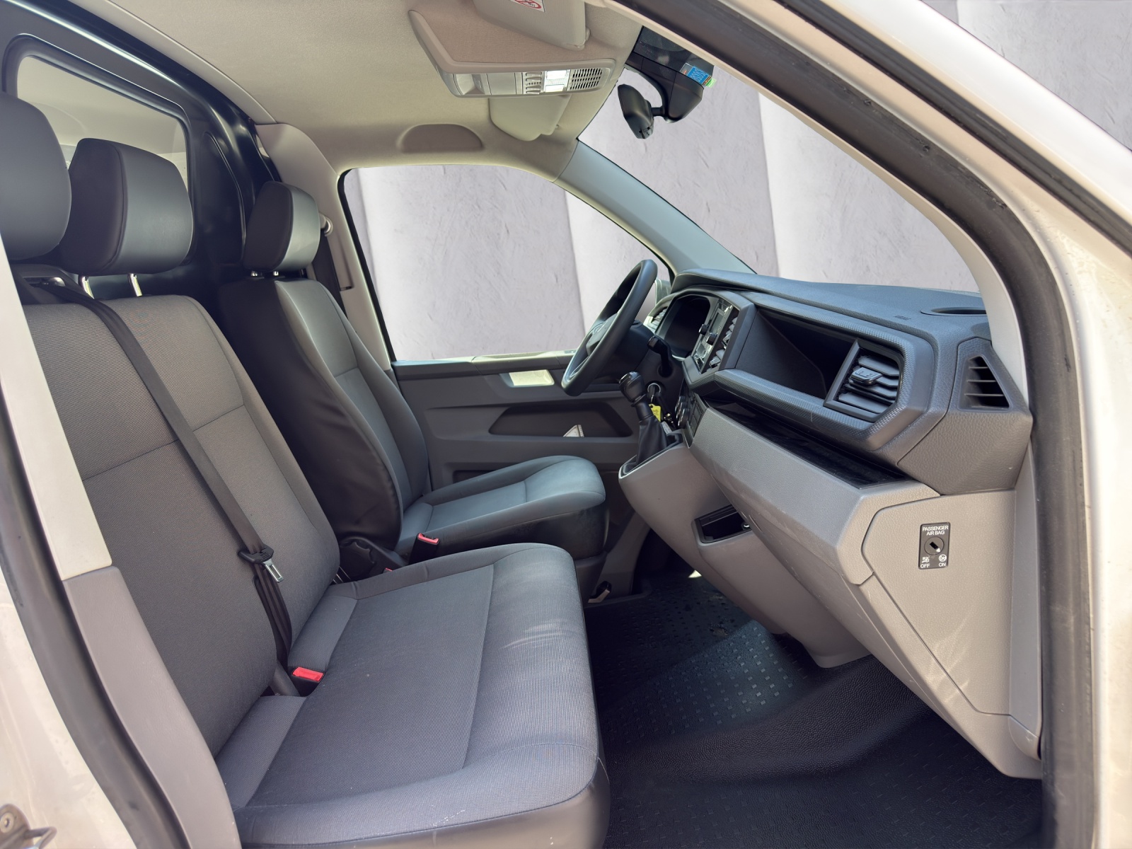 VW T6.1 2.0 TDI Entry-image-8