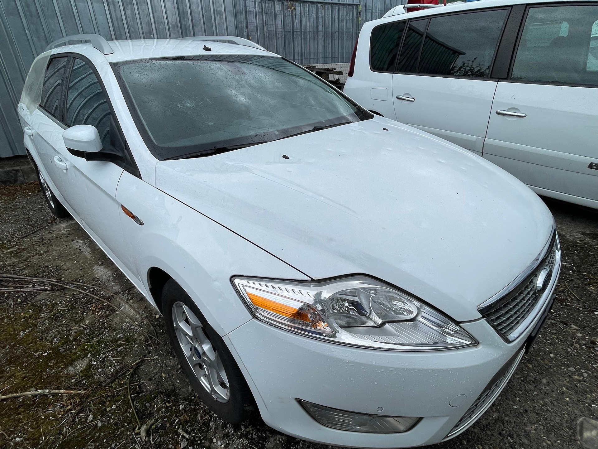FORD Mondeo 2.3i 16V Ghia Automatic-image-12