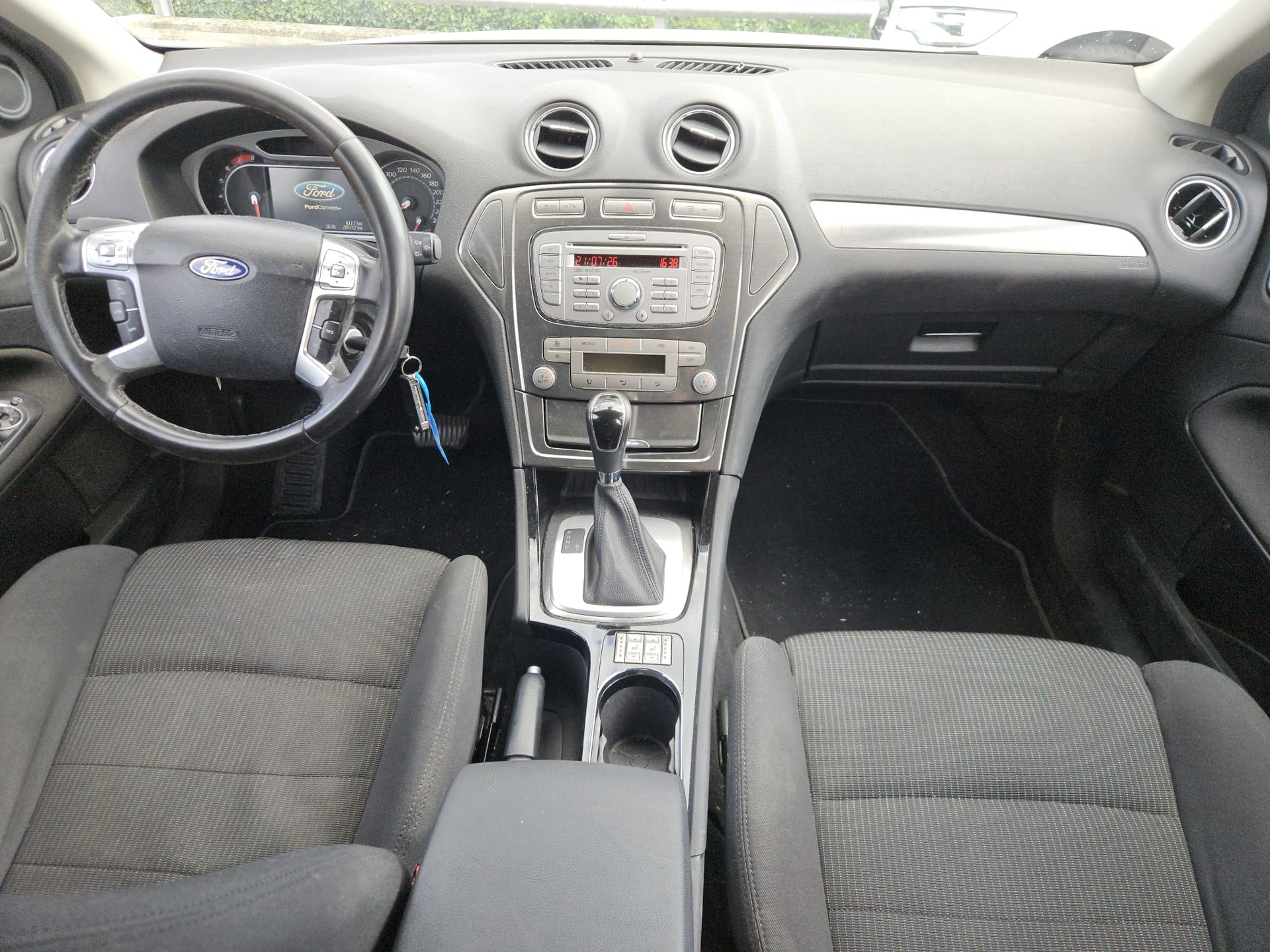 FORD Mondeo 2.3i 16V Ghia Automatic-image-7