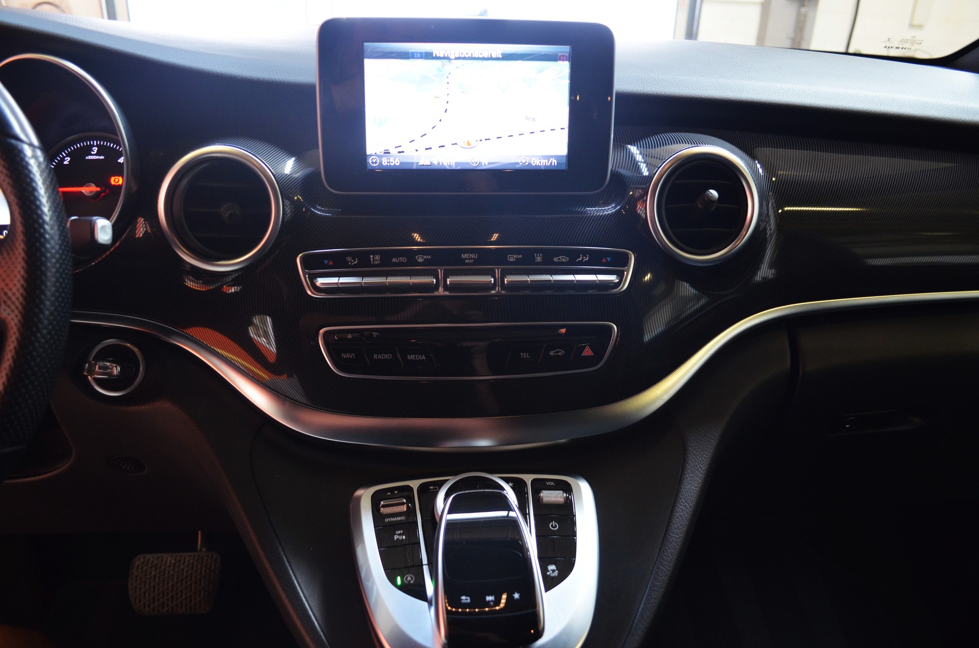 MERCEDES-BENZ V 220 d kompakt 4Matic 7G-Tronic-image-12