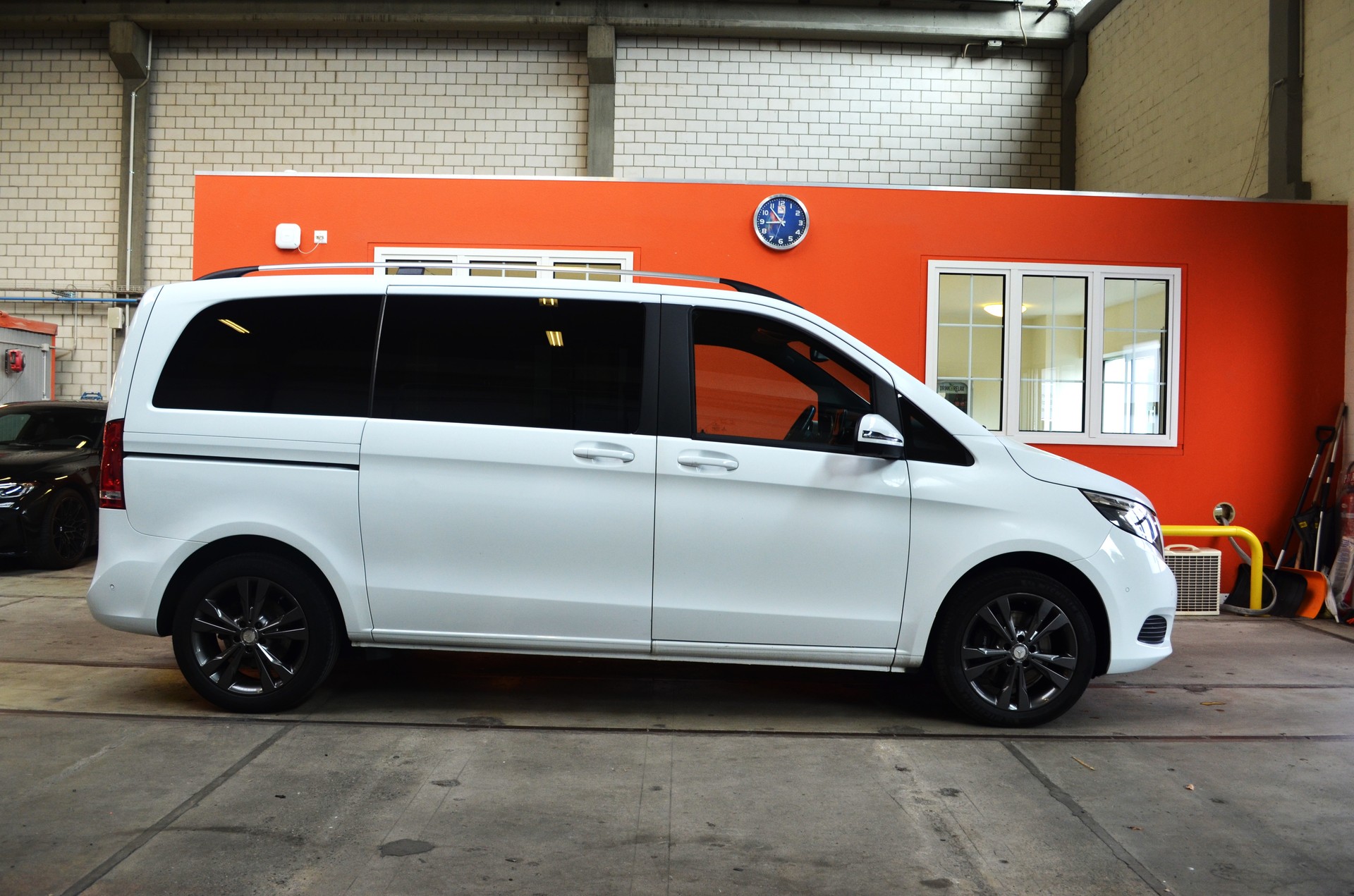MERCEDES-BENZ V 220 d kompakt 4Matic 7G-Tronic-image-3