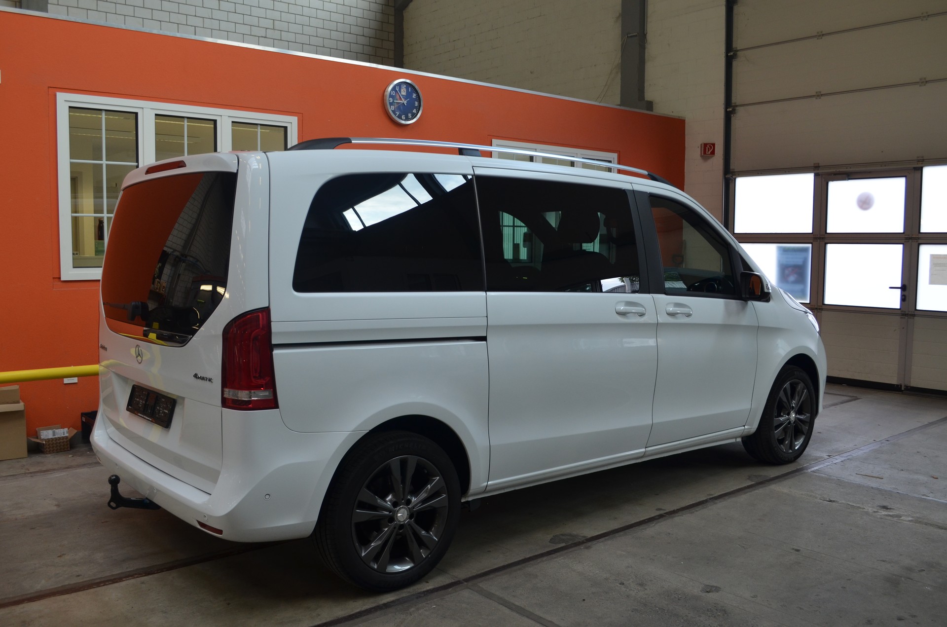 MERCEDES-BENZ V 220 d kompakt 4Matic 7G-Tronic-image-4