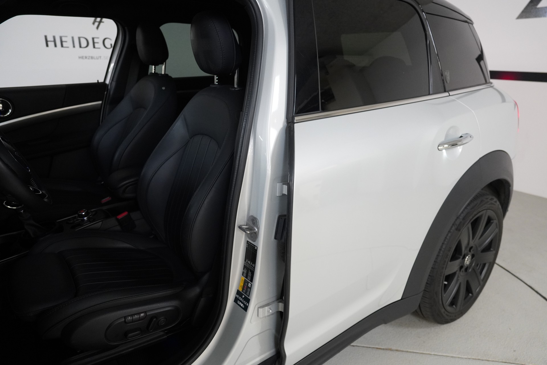 MINI Countryman Cooper SE ALL4 PHEV Steptronic-image-12