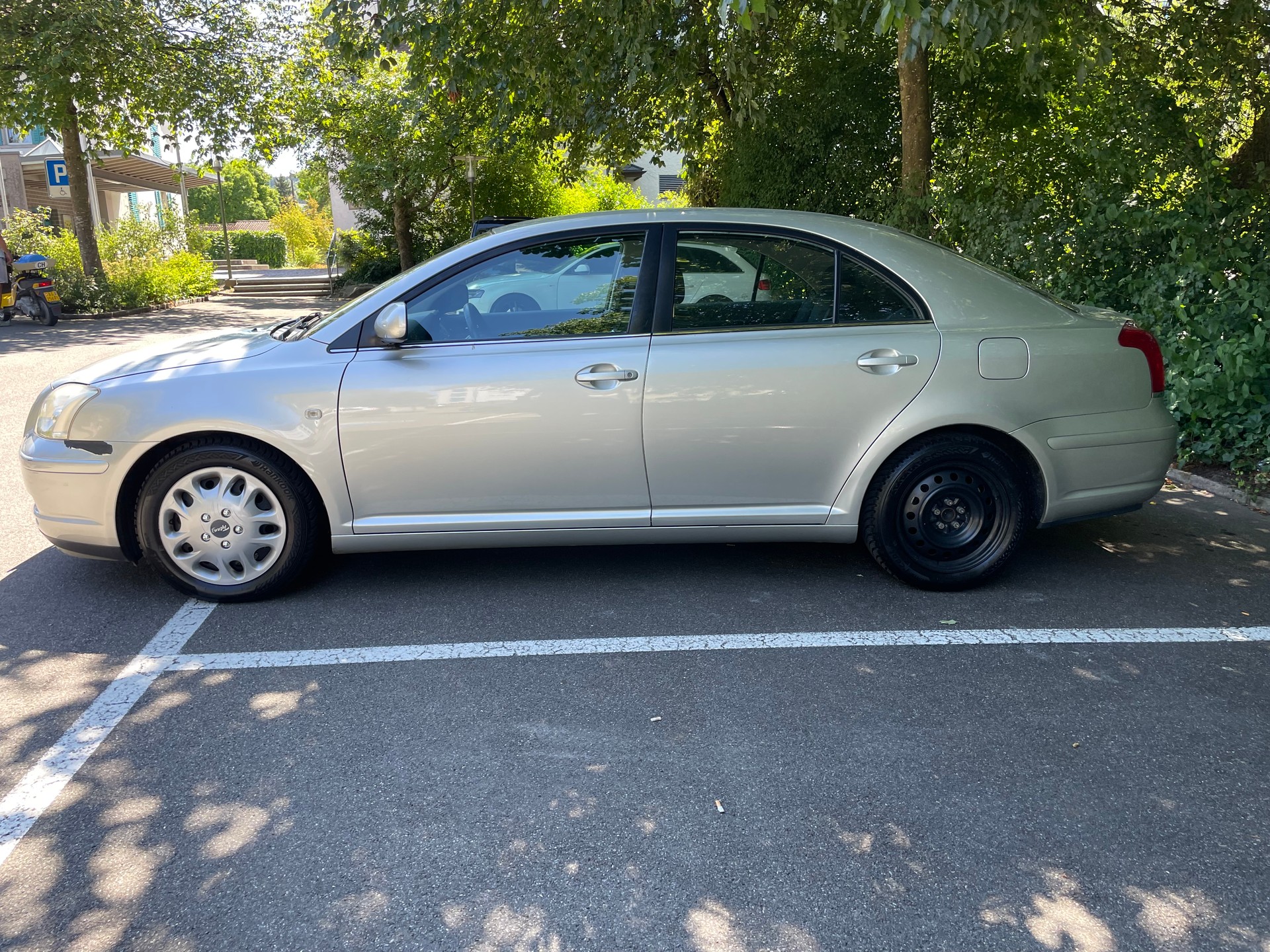 TOYOTA Avensis 2.0 D4 VVT-i Linea Sol Liftback-image-3