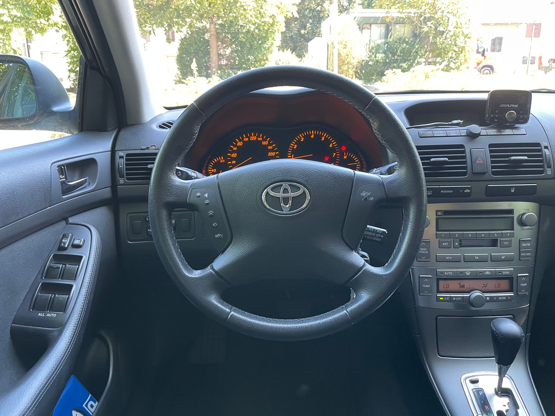 TOYOTA Avensis 2.0 D4 VVT-i Linea Sol Liftback-image-9