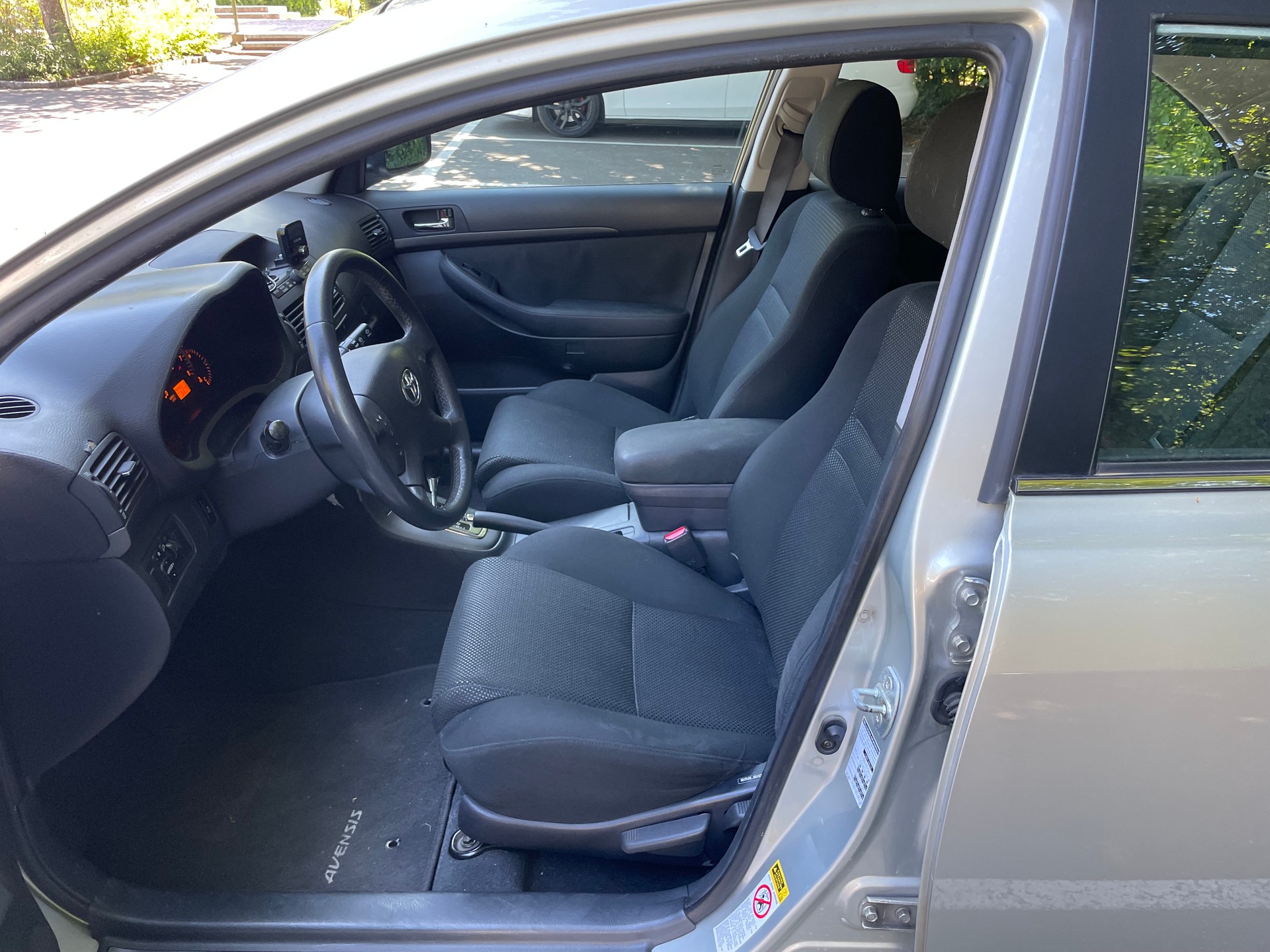 TOYOTA Avensis 2.0 D4 VVT-i Linea Sol Liftback-image-10