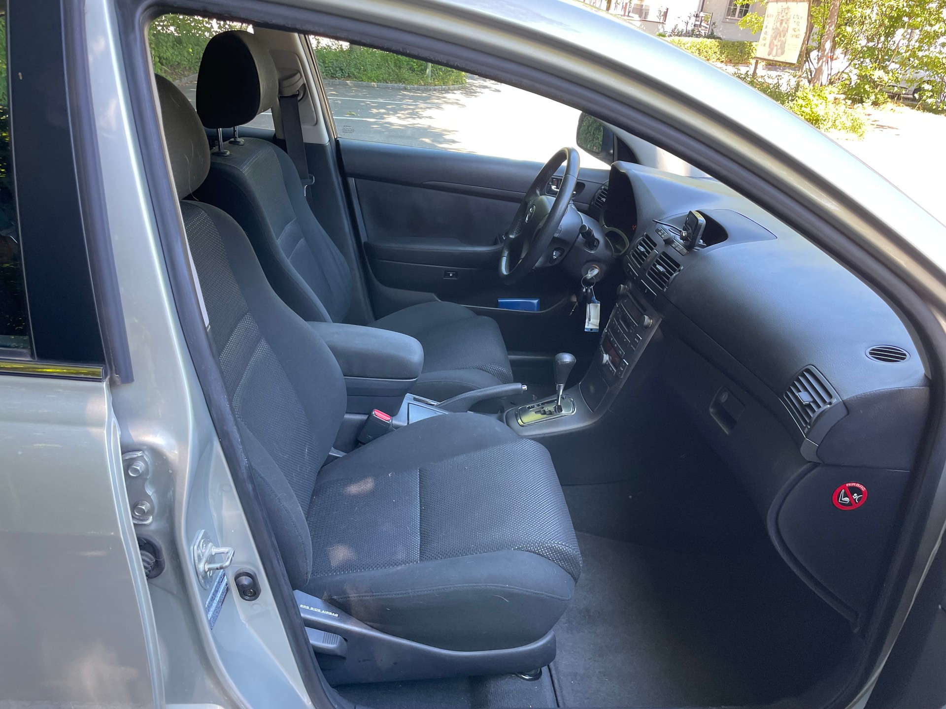 TOYOTA Avensis 2.0 D4 VVT-i Linea Sol Liftback-image-11
