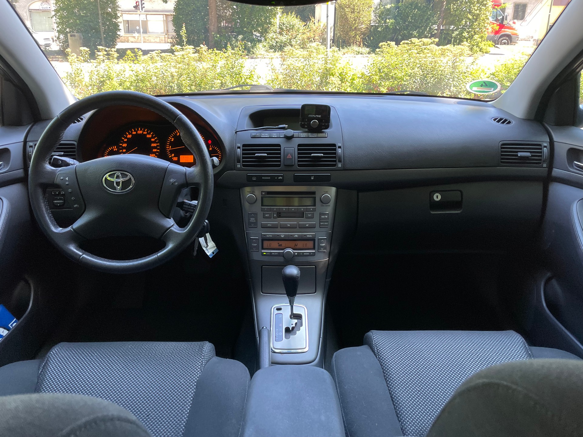 TOYOTA Avensis 2.0 D4 VVT-i Linea Sol Liftback-image-8