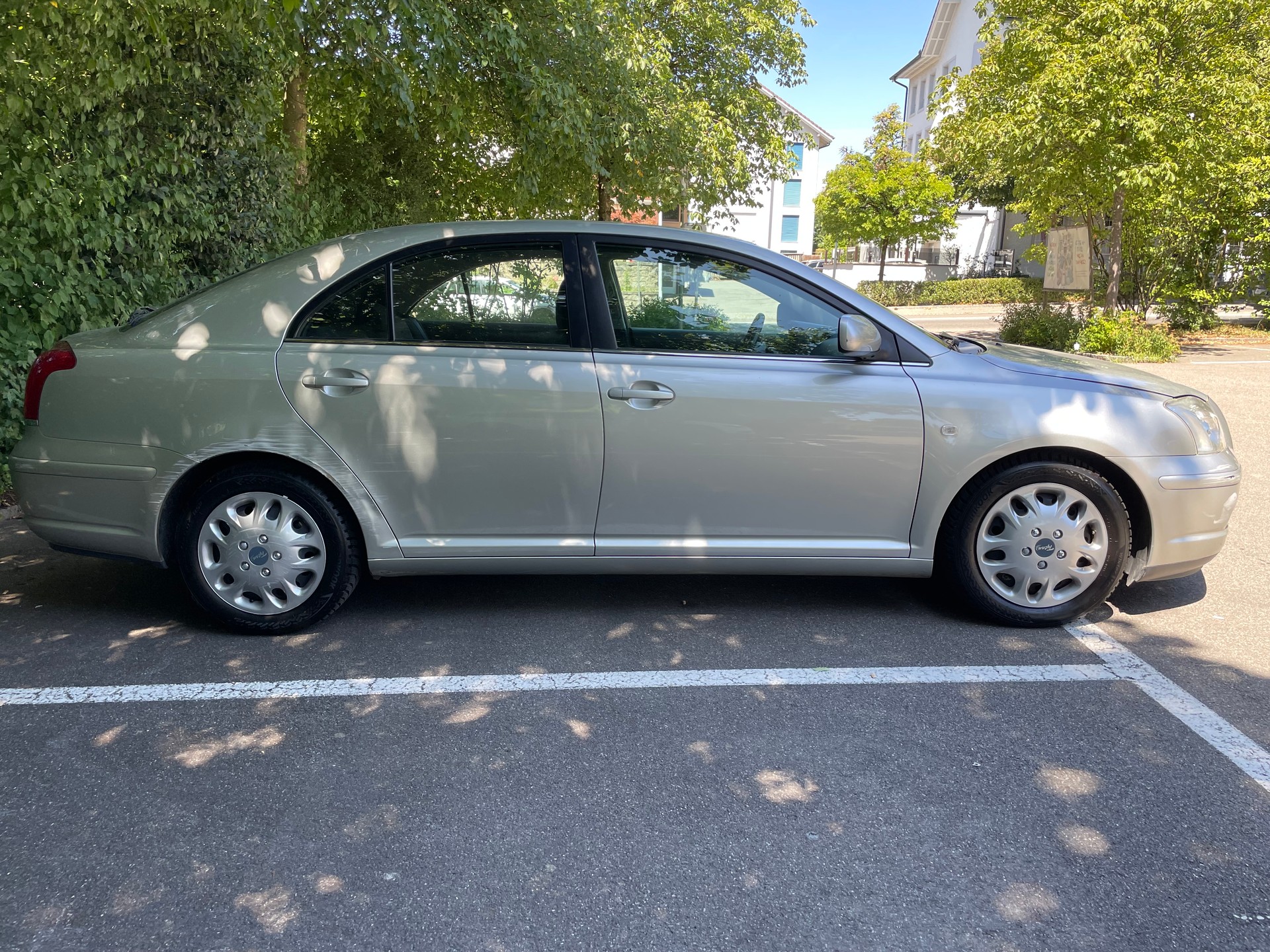 TOYOTA Avensis 2.0 D4 VVT-i Linea Sol Liftback-image-4