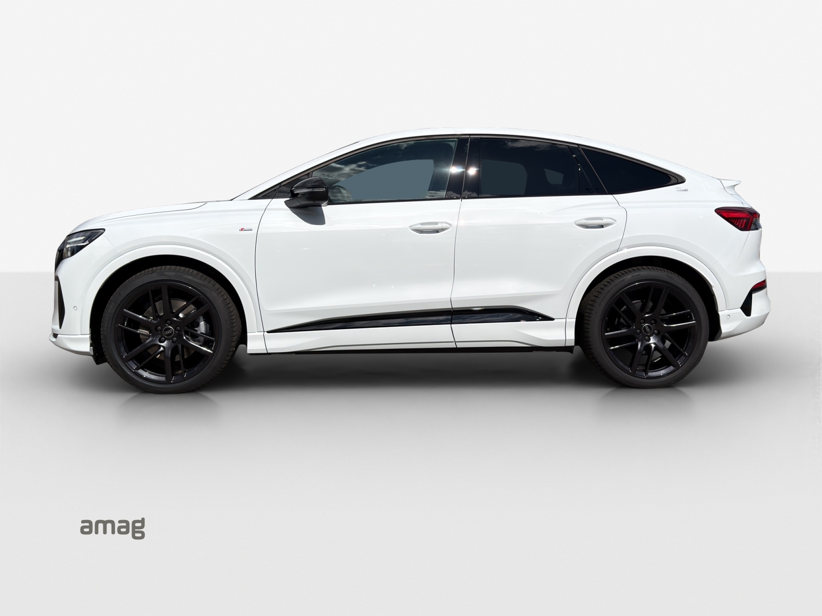 AUDI Q4 Sportback e-tron quattro performance Swiss Ski-image-1