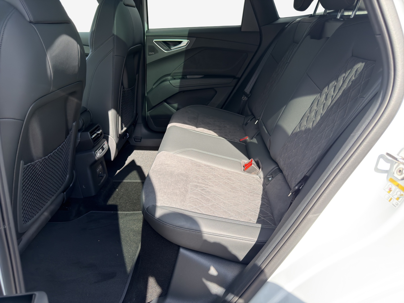 AUDI Q4 Sportback e-tron quattro performance Swiss Ski-image-11