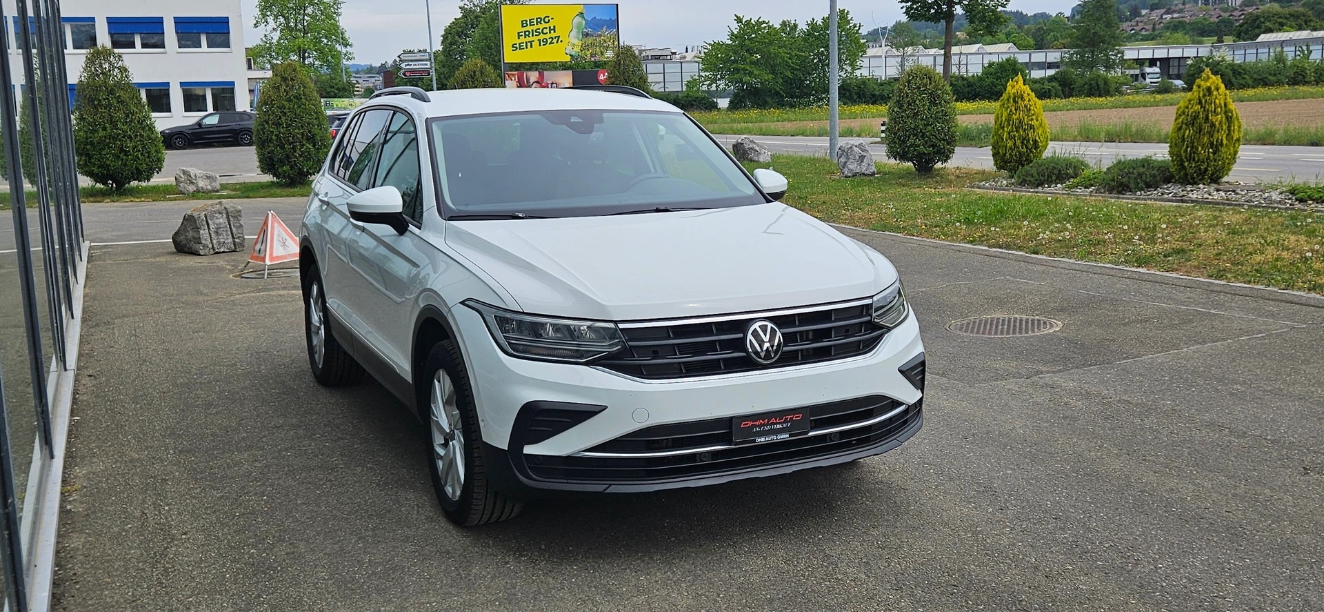 VW Tiguan 2.0 TDI SCR Life 4Motion DSG-image-3