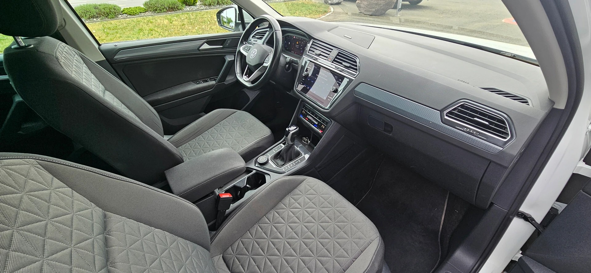 VW Tiguan 2.0 TDI SCR Life 4Motion DSG-image-10