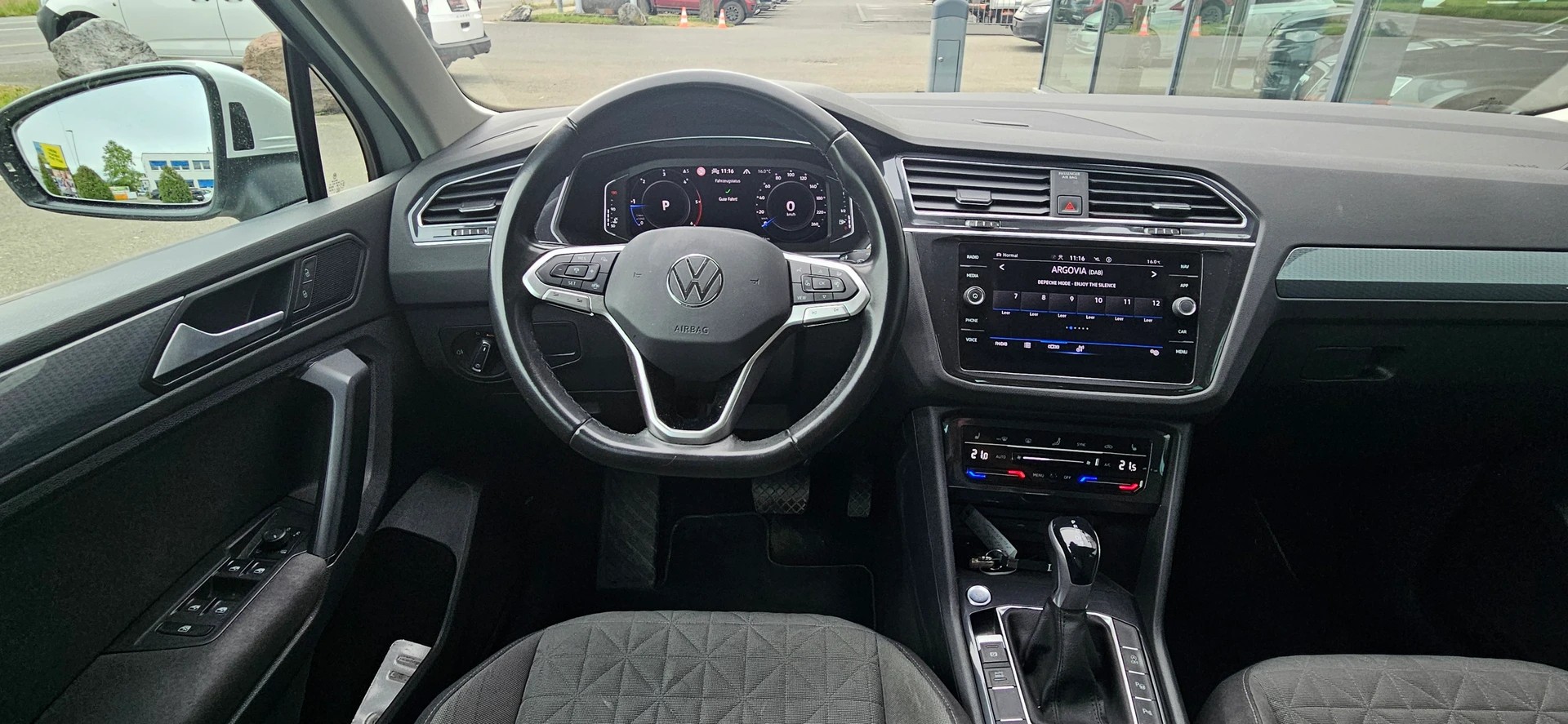 VW Tiguan 2.0 TDI SCR Life 4Motion DSG-image-9