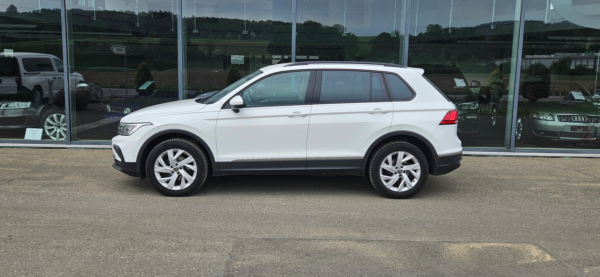 VW Tiguan 2.0 TDI SCR Life 4Motion DSG-image-0