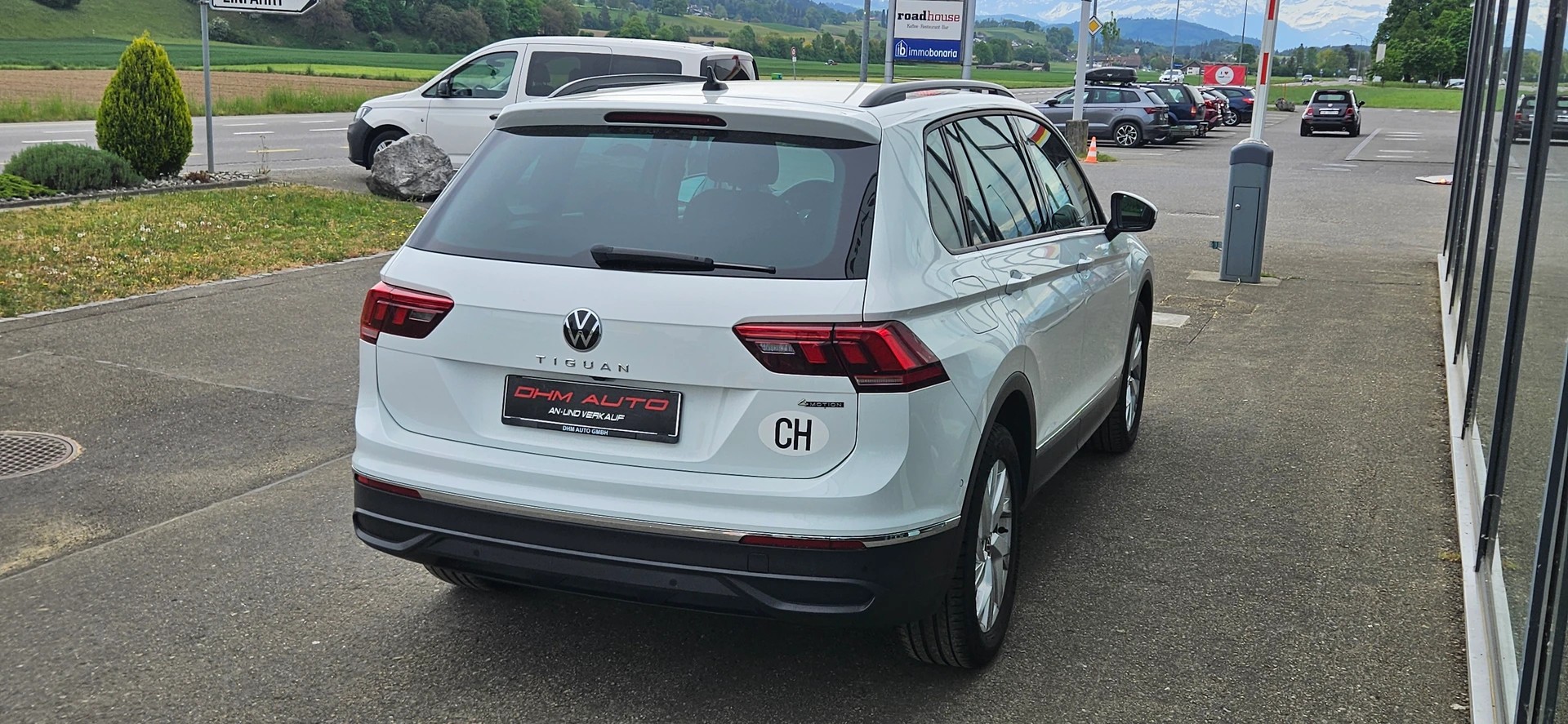VW Tiguan 2.0 TDI SCR Life 4Motion DSG-image-6