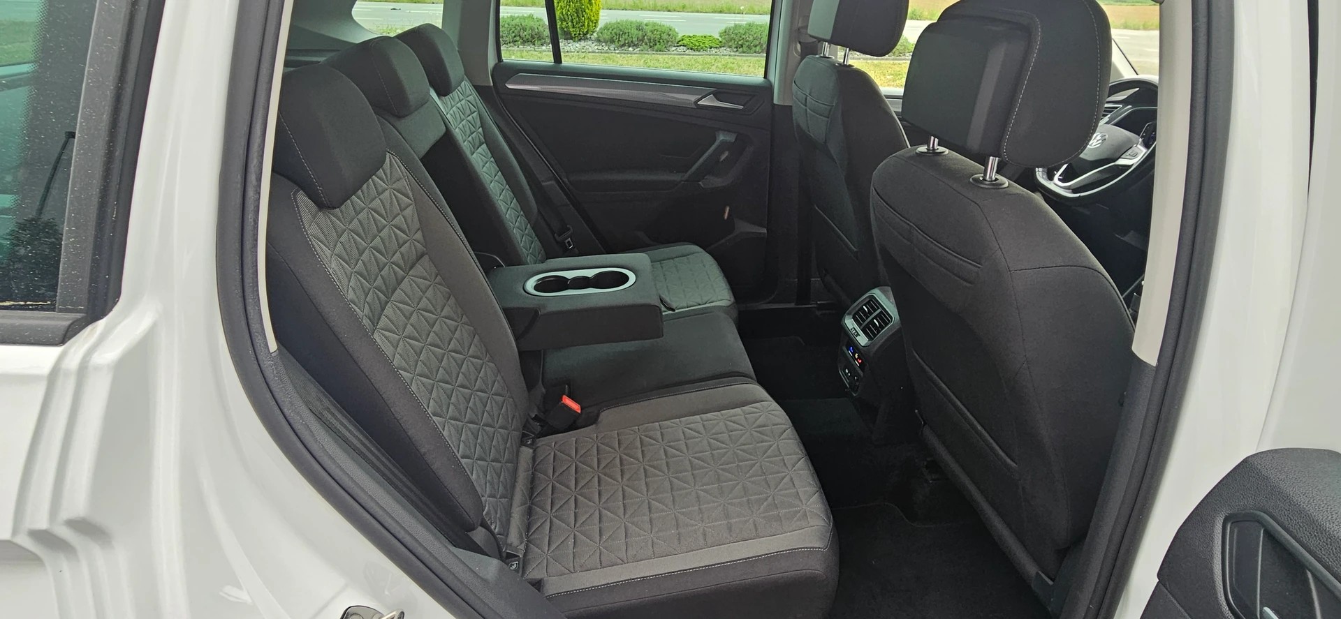 VW Tiguan 2.0 TDI SCR Life 4Motion DSG-image-14