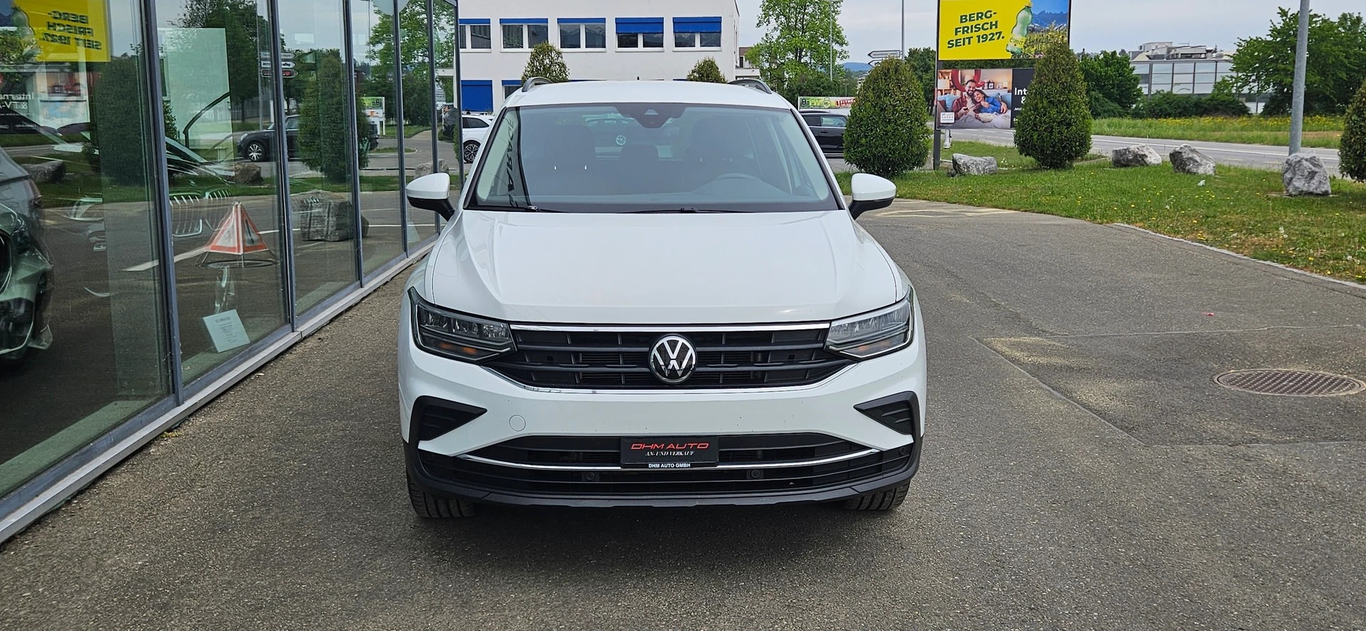 VW Tiguan 2.0 TDI SCR Life 4Motion DSG-image-2