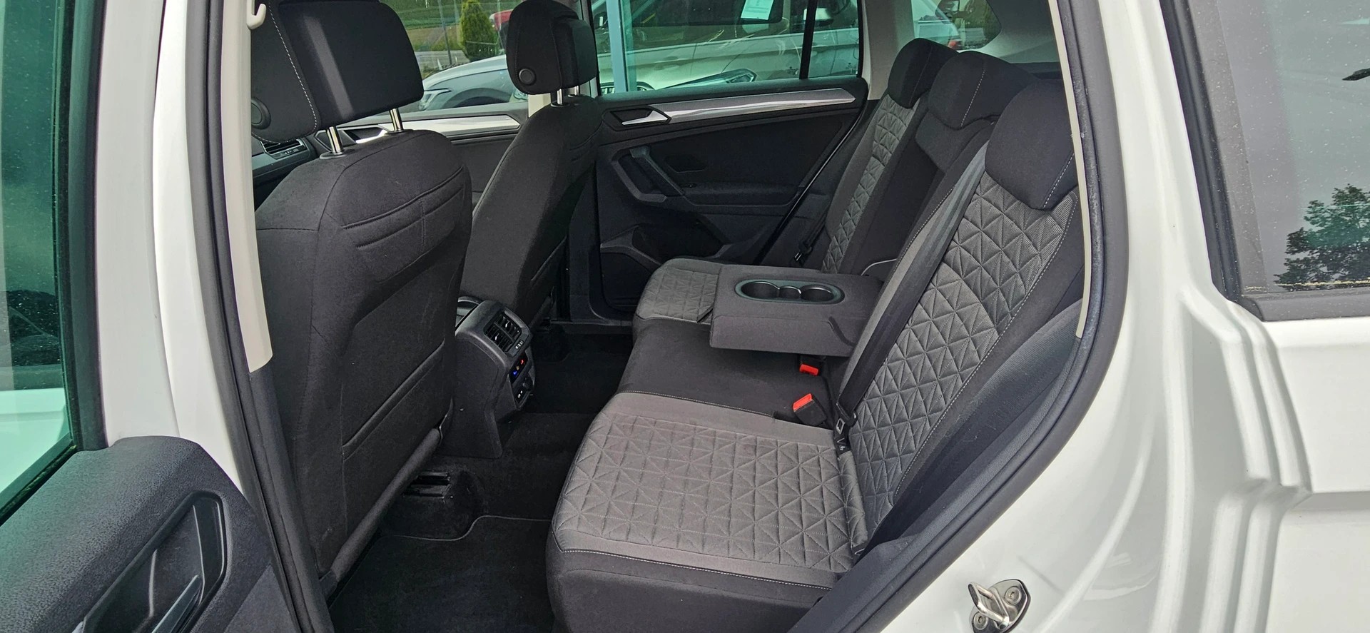 VW Tiguan 2.0 TDI SCR Life 4Motion DSG-image-13