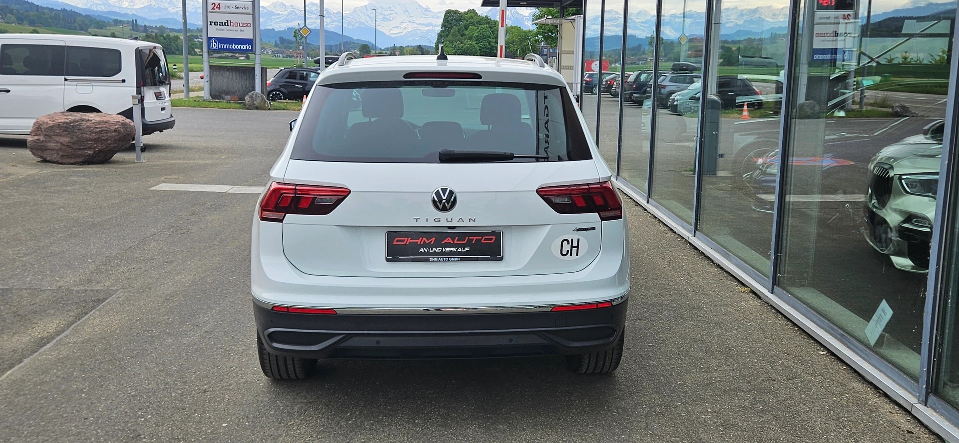VW Tiguan 2.0 TDI SCR Life 4Motion DSG-image-5