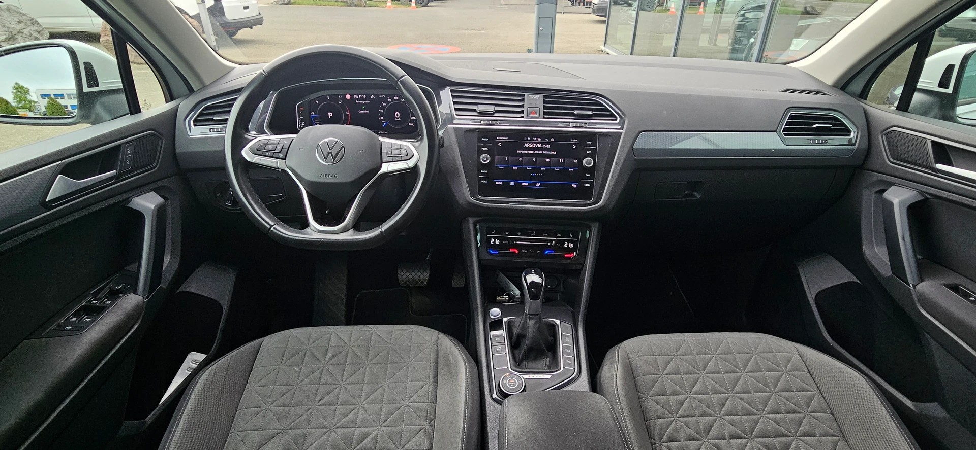 VW Tiguan 2.0 TDI SCR Life 4Motion DSG-image-8