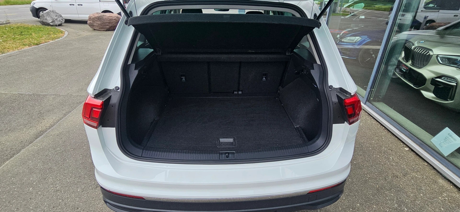 VW Tiguan 2.0 TDI SCR Life 4Motion DSG-image-15