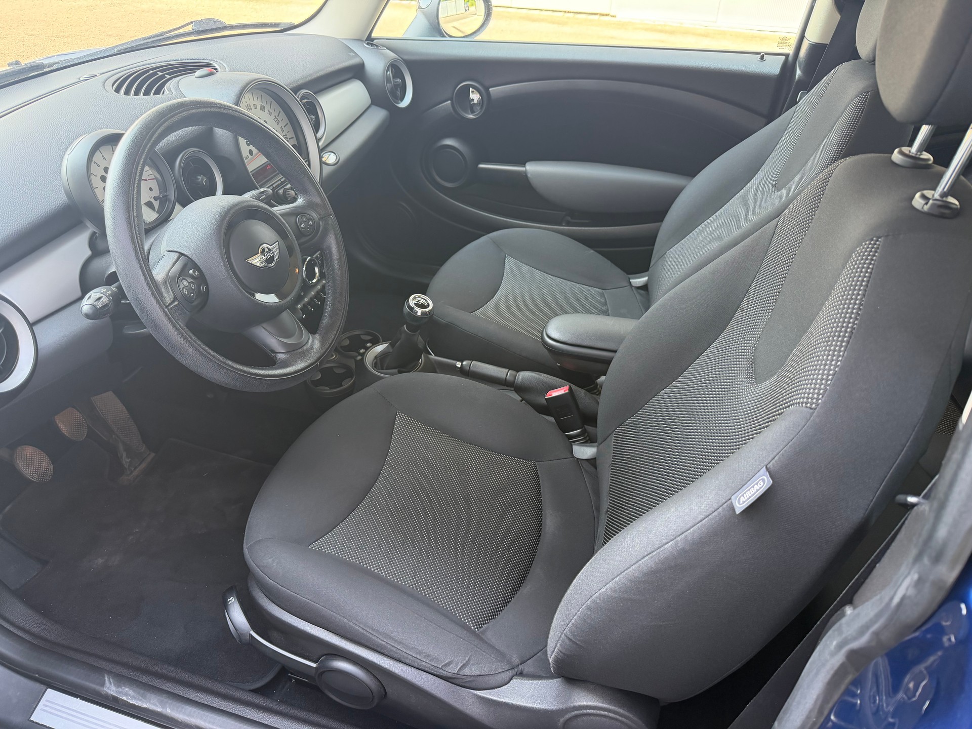 MINI Cooper-image-8