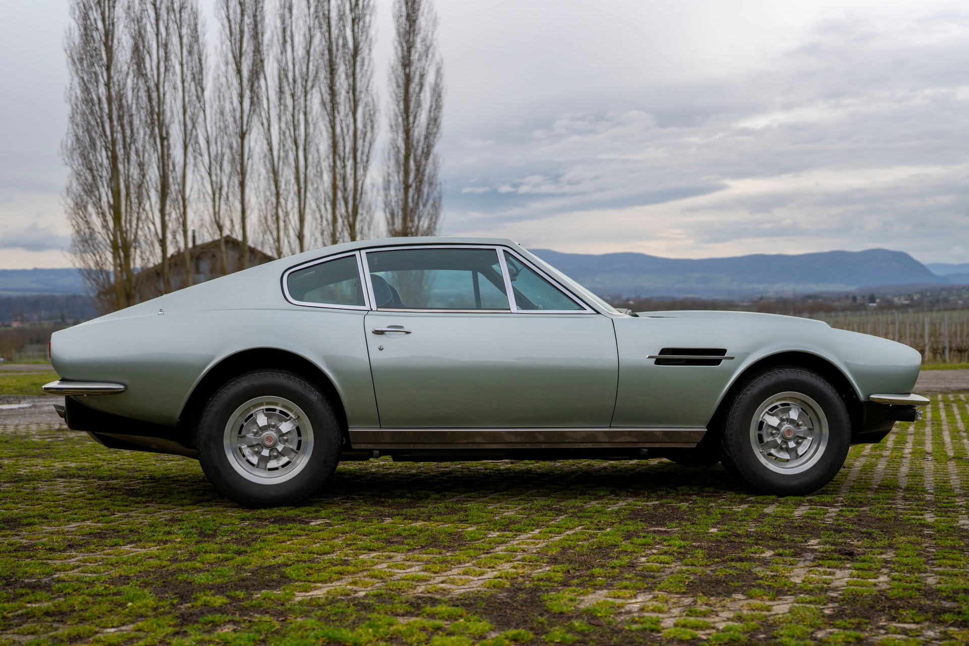 ASTON MARTIN V8 Series 3-image-5
