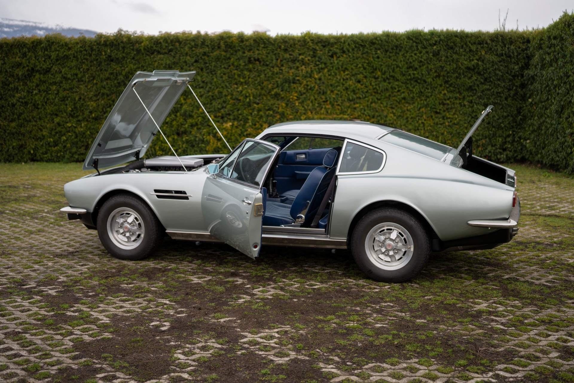 ASTON MARTIN V8 Series 3-image-14