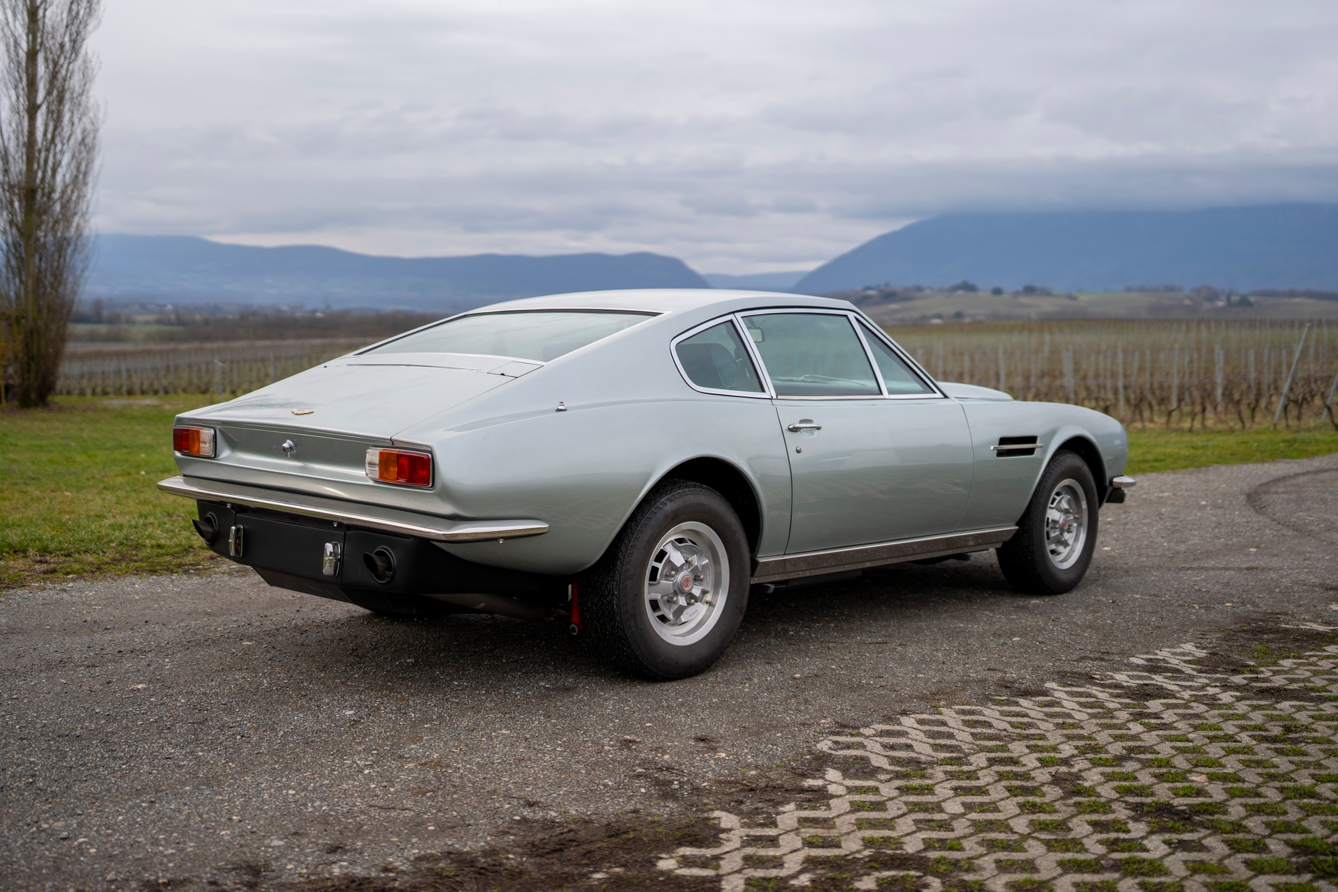 ASTON MARTIN V8 Series 3-image-4