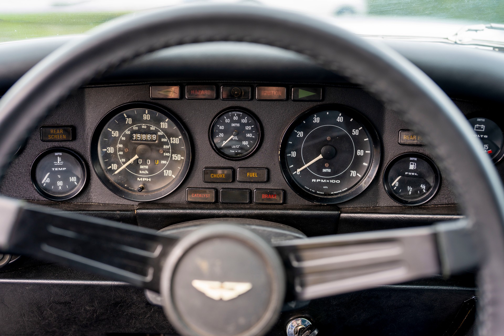 ASTON MARTIN V8 Series 3-image-11