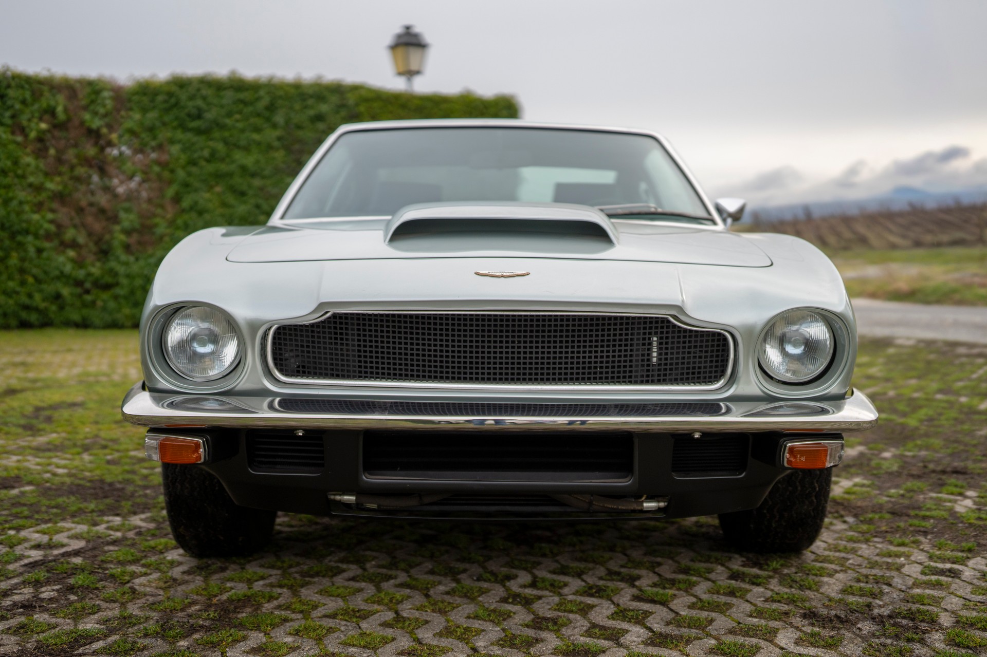 ASTON MARTIN V8 Series 3-image-7