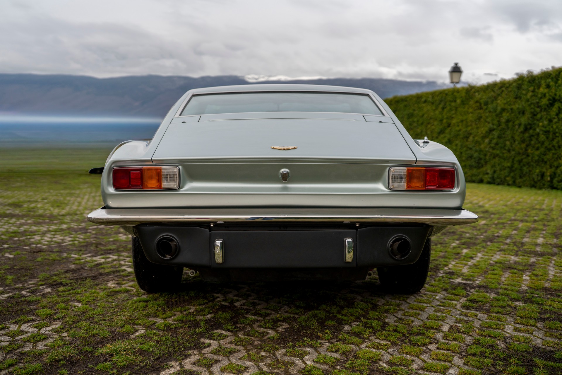 ASTON MARTIN V8 Series 3-image-3