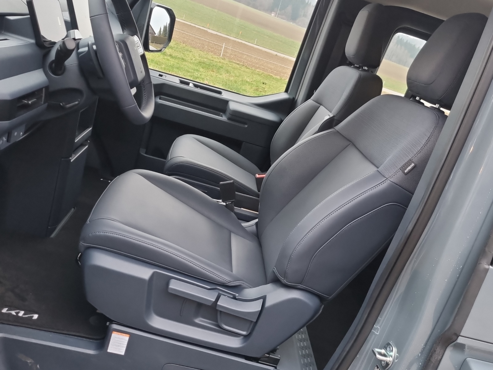 KIA PV5 Passenger 71.2 kWh Plus-image-6