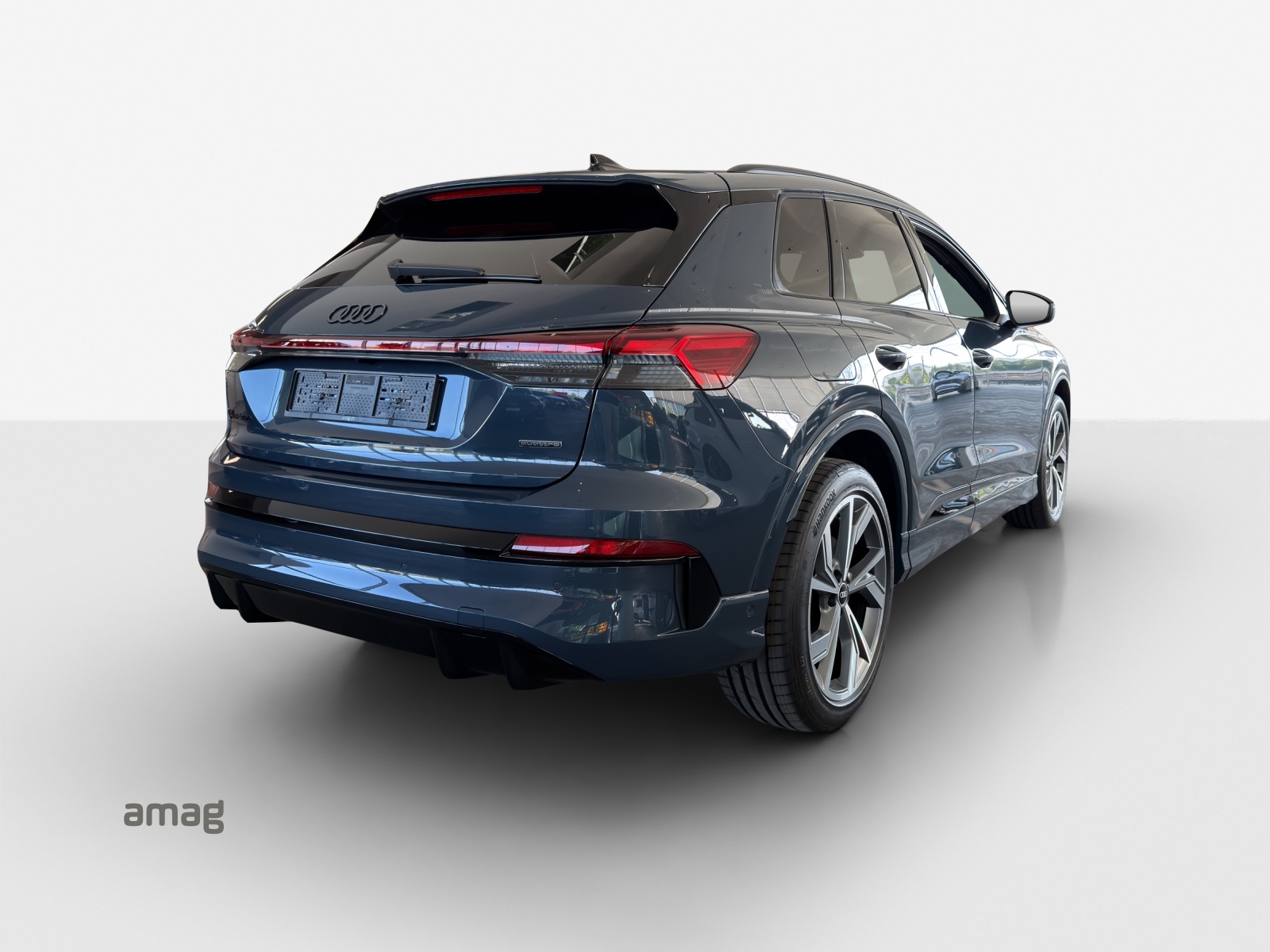 AUDI Q4 e-tron SUV quattro performance Swiss Ski-image-4