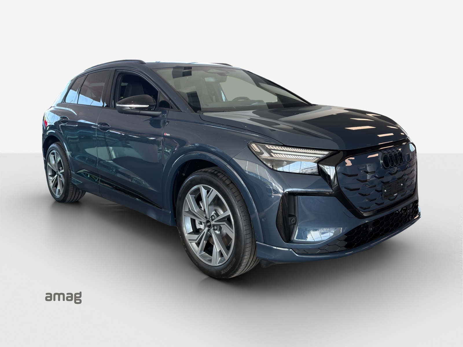 AUDI Q4 e-tron SUV quattro performance Swiss Ski-image-5