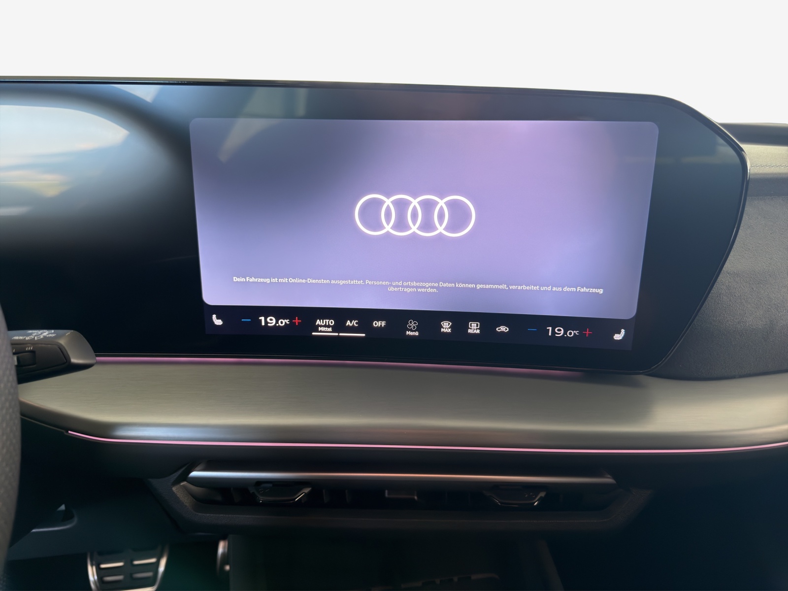 AUDI Q4 e-tron SUV quattro performance Swiss Ski-image-10